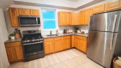 36 Yates Ave, Unit 2nd floor in Newark, NJ - Building Photo - Building Photo