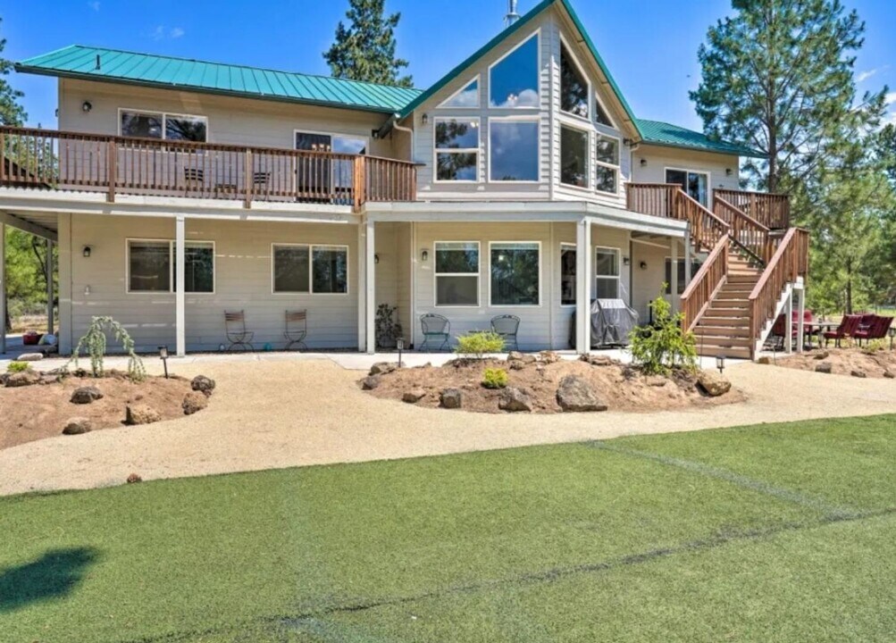 19490 Calico Rd in Bend, OR - Building Photo