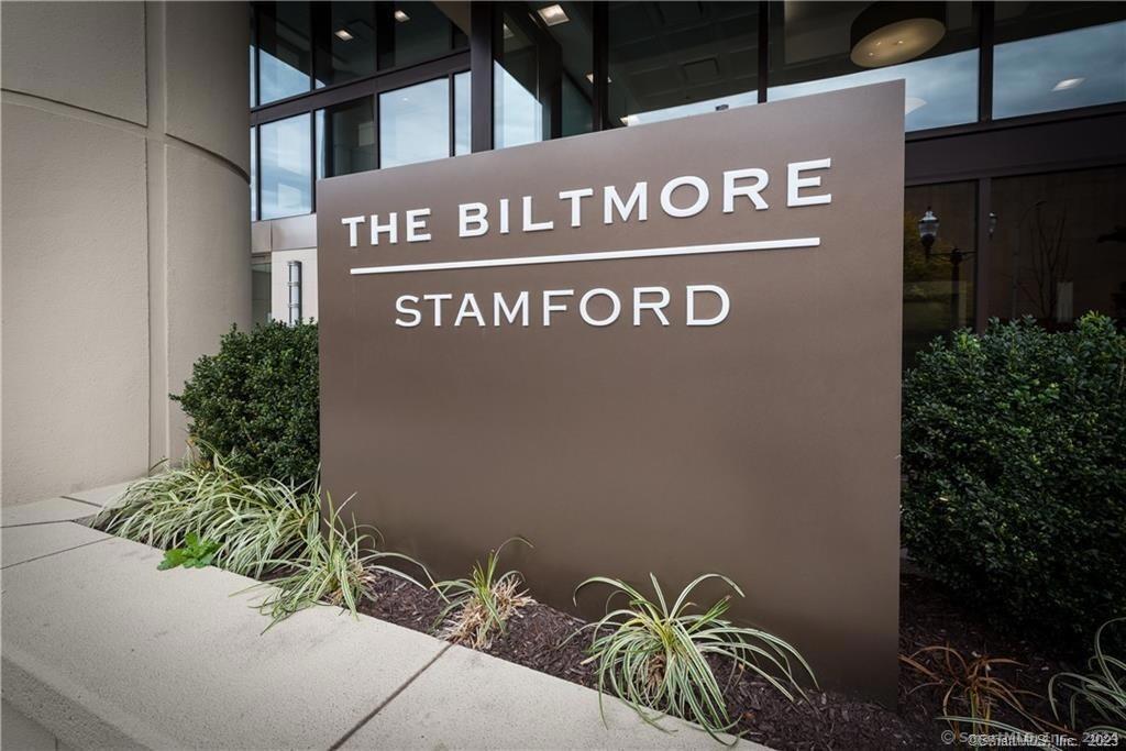 127 Greyrock Pl in Stamford, CT - Building Photo