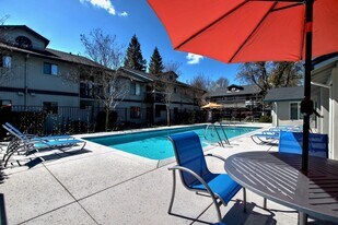 The Arbors in Davis, CA - Building Photo