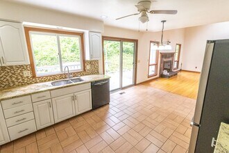 15 Weatherbell Dr in Norwalk, CT - Building Photo - Building Photo