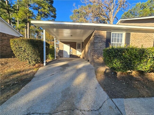 409 Glen Canyon Dr in Fayetteville, NC - Building Photo - Building Photo