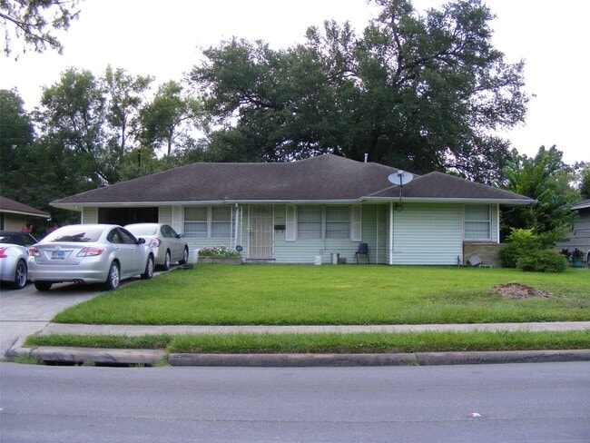 5751 Bellfort Ave