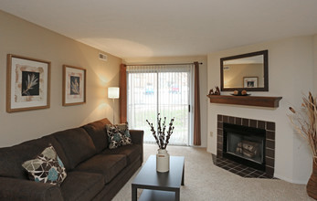 Oaks at Woodridge in Fairfield, OH - Building Photo - Interior Photo