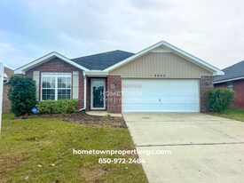 2423 Flintstone Dr in Cantonment, FL - Building Photo