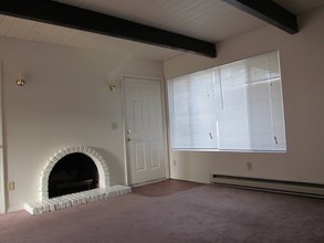 La Hacienda Apartments in Portland, OR - Building Photo - Interior Photo