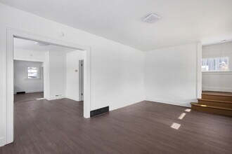 302 E Grove St in Mishawaka, IN - Building Photo - Building Photo