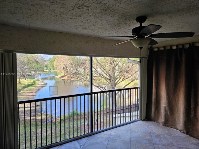 3299 Cocoplum Cir in Coconut Creek, FL - Foto de edificio - Building Photo