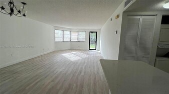 20860 San Simeon Way in Miami, FL - Building Photo