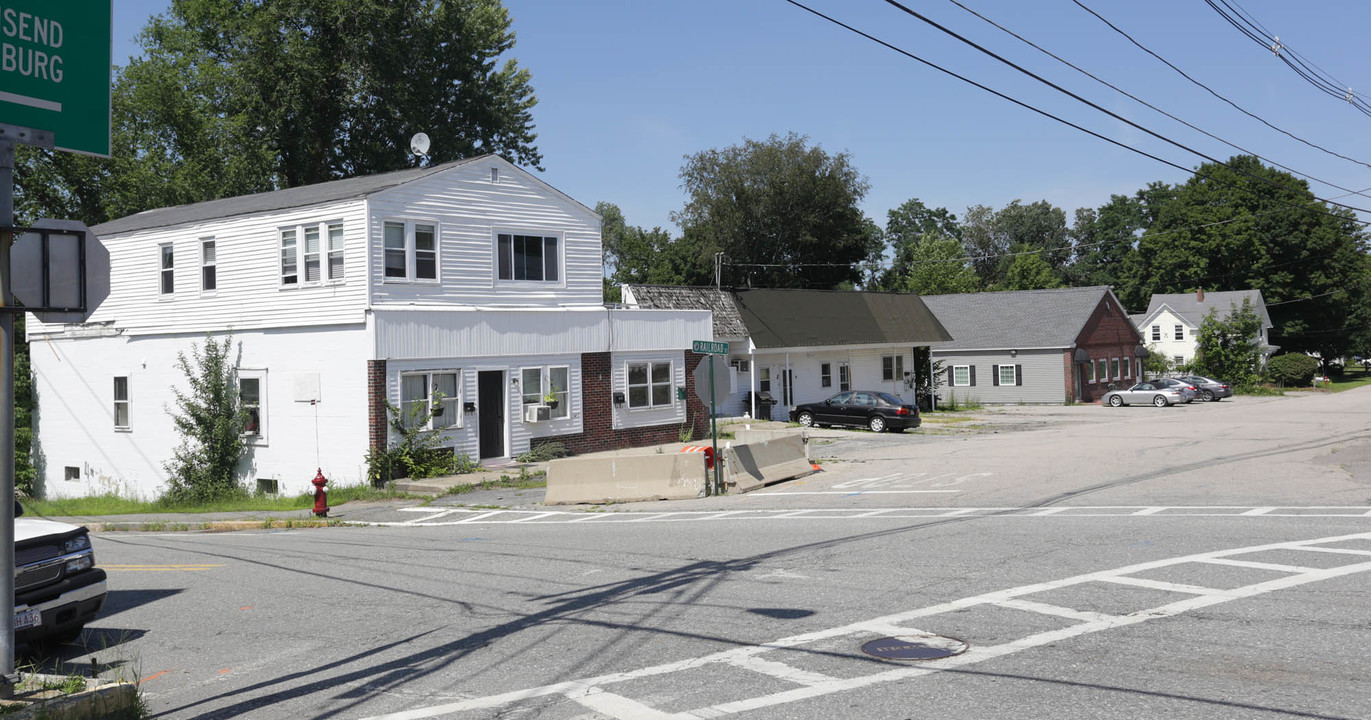 2-4 Railroad St in Pepperell, MA - Building Photo