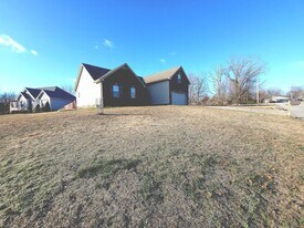961 Joey Dr in Clarksville, TN - Building Photo