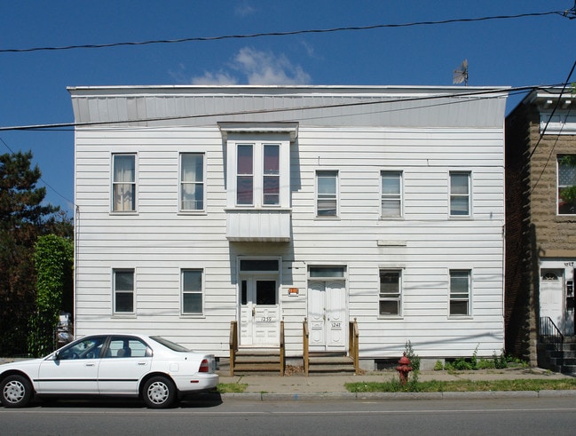 1239-1243 Broadway in Watervliet, NY - Building Photo - Building Photo