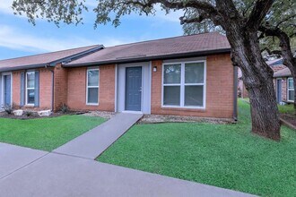 900 Westwood Dr in Round Rock, TX - Building Photo - Building Photo