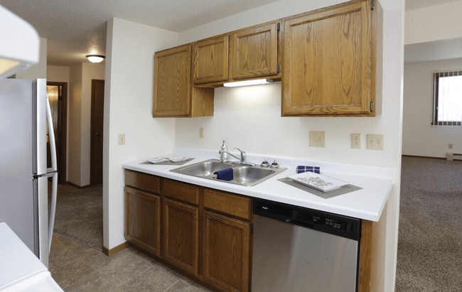 Cimarron Apartments in Fargo, ND - Building Photo - Building Photo