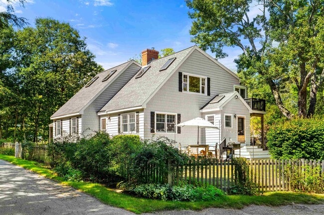 property at 4 Moccasin Ln