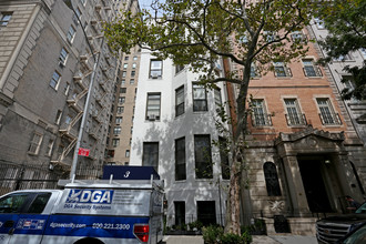 3 E 63rd St in New York, NY - Building Photo - Building Photo