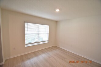 8075 Broad Pointe Dr in Zephyrhills, FL - Building Photo - Building Photo
