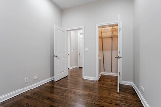 1756 W Montrose Ave, Unit 1 in Chicago, IL - Building Photo - Building Photo