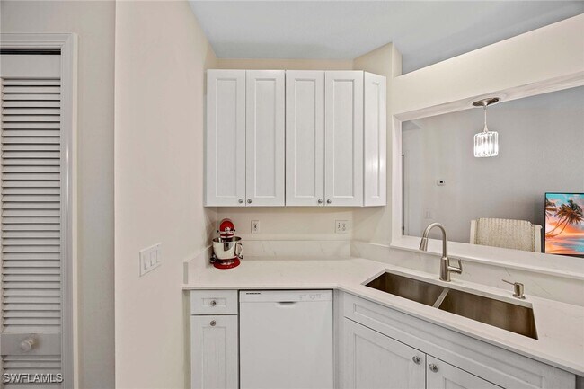 7045 Barrington Cir