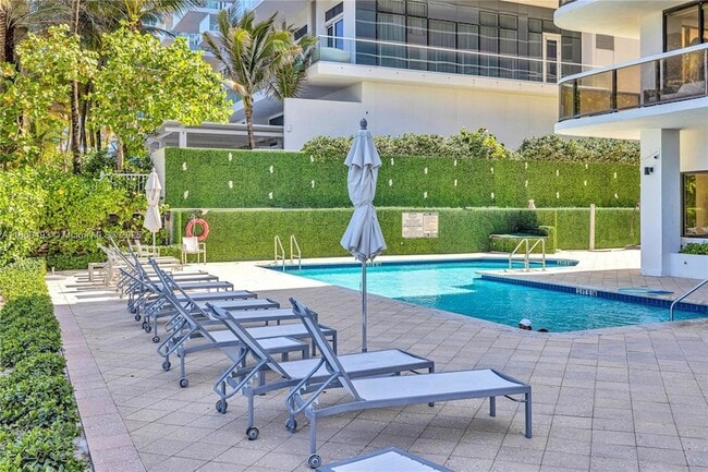 9455 Collins Ave, Unit 910 in Surfside, FL - Building Photo - Building Photo