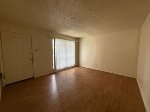 4306 Lake Rd in Killeen, TX - Foto de edificio - Building Photo