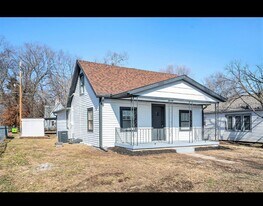 405 Newton St in Edwardsville, KS - Building Photo