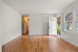 8907 Rollingwood Rd in Chapel Hill, NC - Building Photo - Building Photo