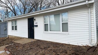 2823 Meadowlark Ave in Jennings, MO - Building Photo