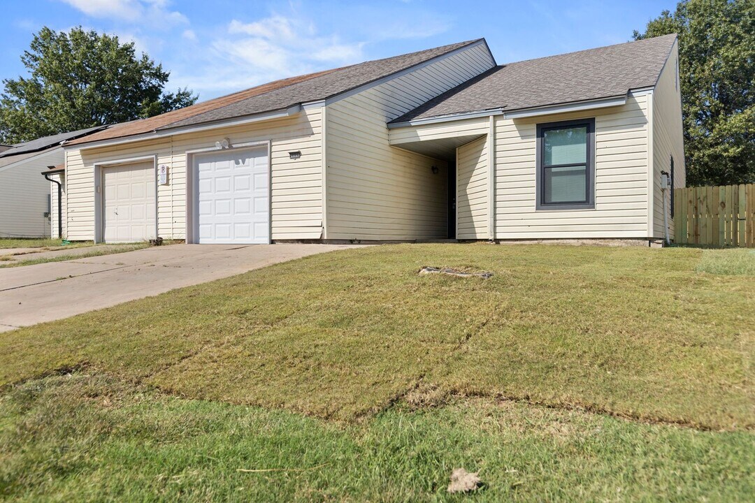 1600 W Madison St in Broken Arrow, OK - Foto de edificio