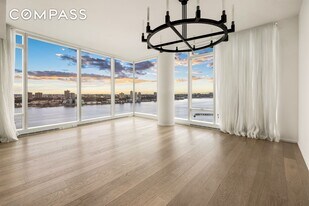 30 Riverside Blvd in New York, NY - Building Photo