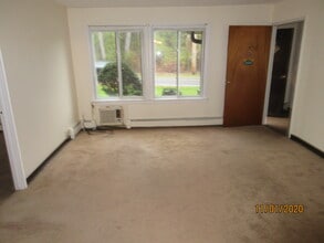 1050 Lucas Ave Ext, Unit 2 in Hurley, NY - Building Photo - Building Photo