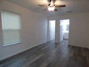 6 W Eads Ave in Orange, TX - Building Photo - Building Photo