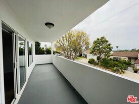 5820 S Mansfield Ave in Los Angeles, CA - Building Photo