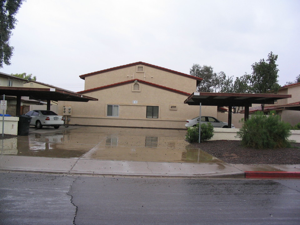 6227 E Glencove St in Mesa, AZ - Foto de edificio