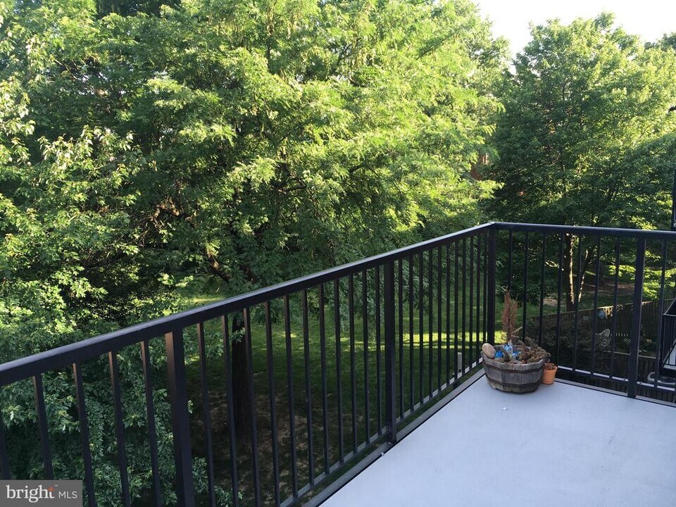 3052 S Buchanan St in Arlington, VA - Building Photo