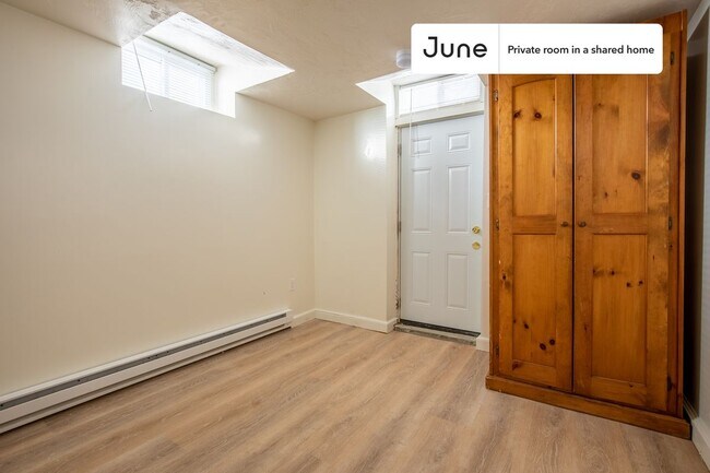 Private bedroom in 5 bed/2 bath Home in Boston, MA - Building Photo - Building Photo