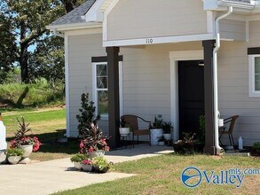110 Foster Wy Dr in Huntsville, AL - Building Photo - Building Photo