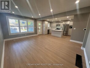5 Empire Ct in Hamilton, ON - Building Photo - Building Photo