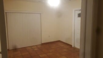 94 Ave Sunset Dr, Unit 1/1 Apartment efficiency style in Miami, FL - Building Photo