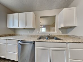 504 Edgewater Way in Mcdonough, GA - Foto de edificio - Building Photo