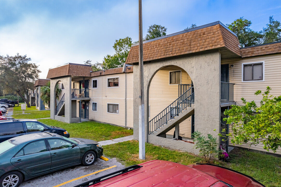 1501 Doby Cir in Tampa, FL - Foto de edificio