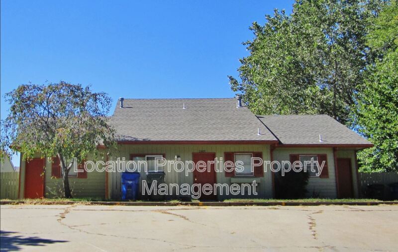 2807 Ridge Ct in Lawrence, KS - Building Photo