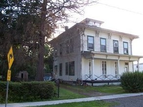 4 Mill St in Unadilla, NY - Foto de edificio - Building Photo