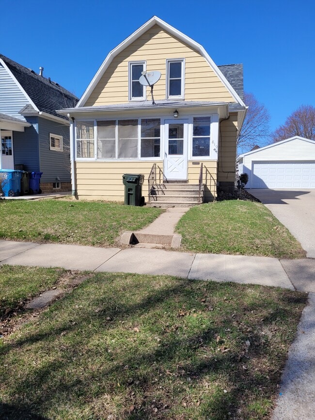 property at 819 Hawthorne Ave