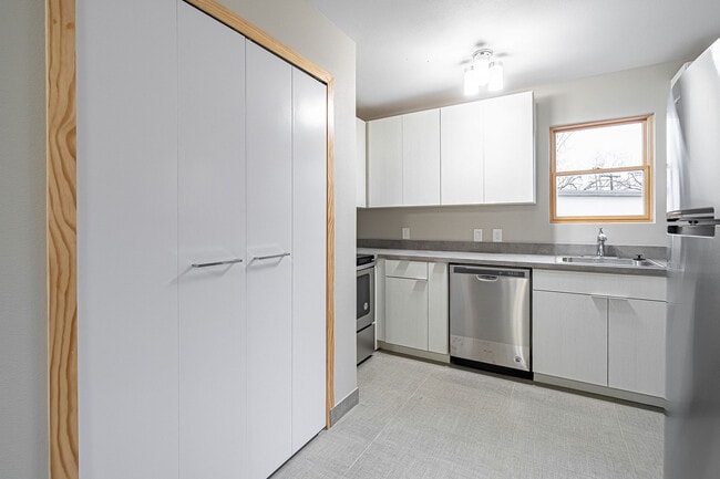 831 S French Ave, Unit 1 in Denison, TX - Foto de edificio - Building Photo