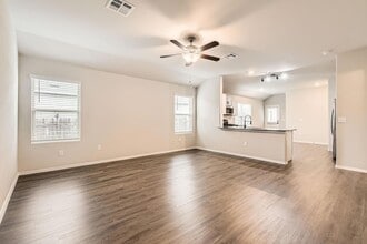 10801 Dimitrios Dr, Unit 1121 in Austin, TX - Building Photo - Building Photo