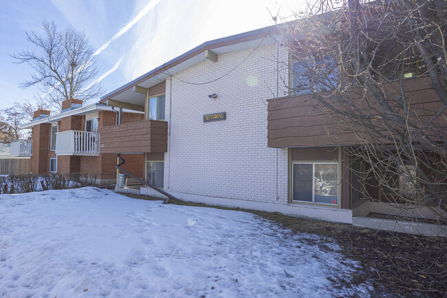 127 13 Av NE in Calgary, AB - Building Photo - Building Photo