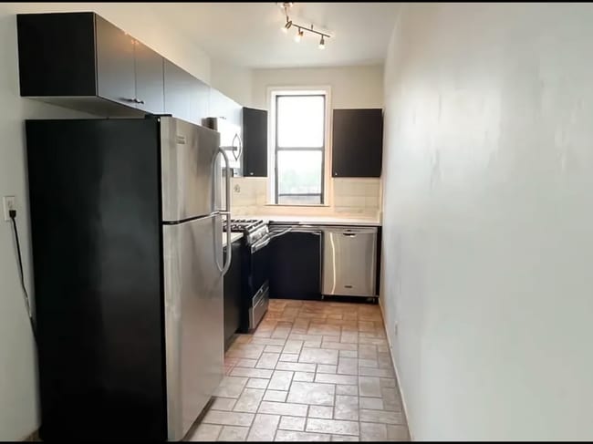 3707 36th Ave, Unit 3 in Long Island City, NY - Building Photo - Building Photo