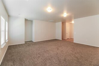 909 N Donald Way in Mustang, OK - Building Photo - Building Photo