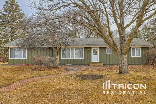 820 Shenandoah Ln N in Plymouth, MN - Foto de edificio - Building Photo